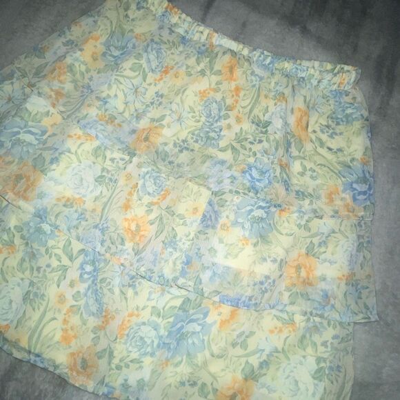 NWTs Lost + Wander Mountain Bloom Tiered Miniskirt Size Medium - Picture 7 of 13